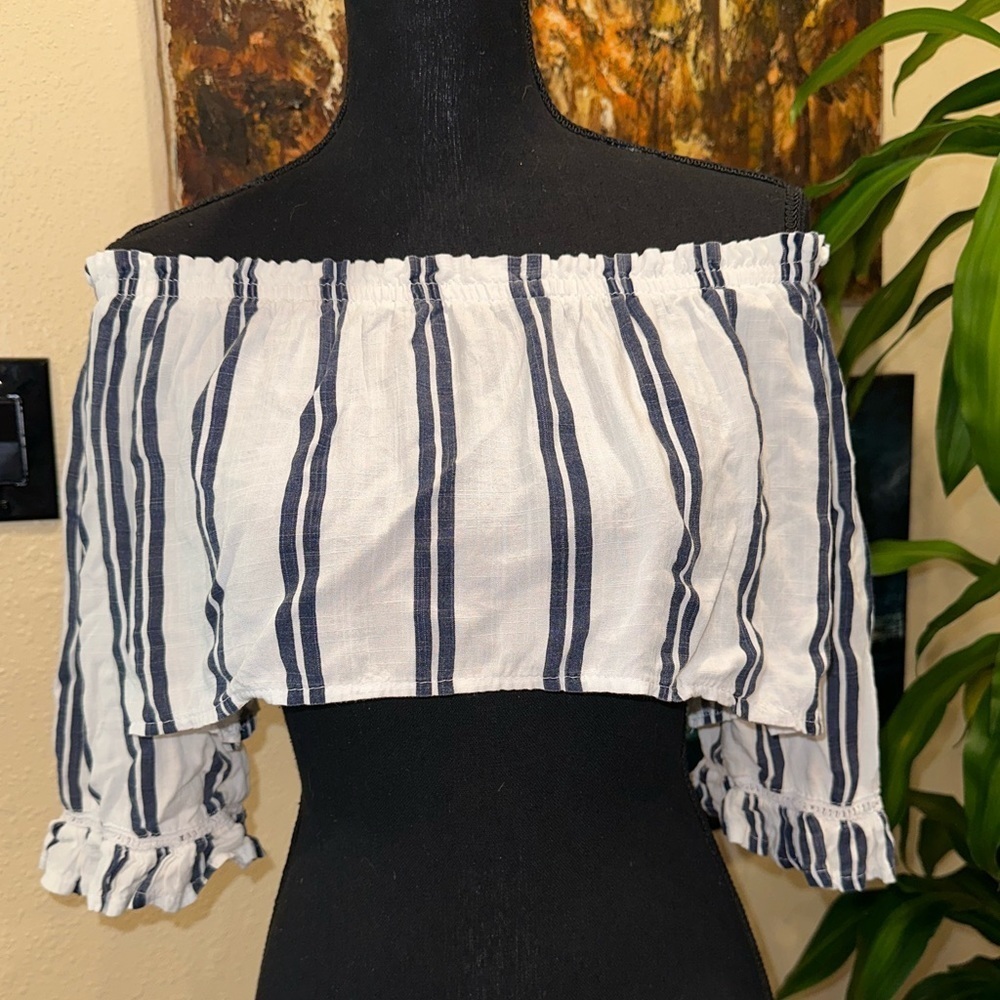 EUC Body Glove Striped Cropped Blouse Size Small
